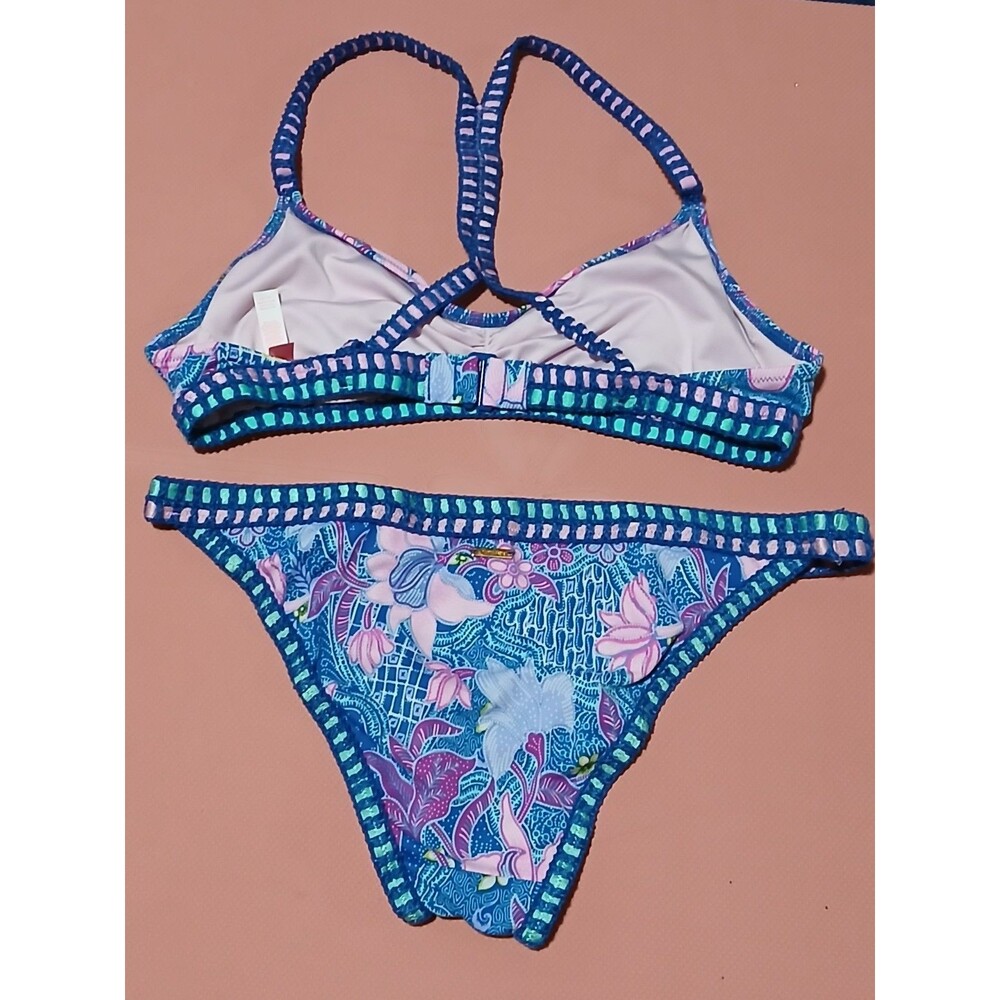 Victoria's Secret Bikini Set Blue Floral Distinctive Crochet Trim Detail M  NWOT - Picture 2 of 9
